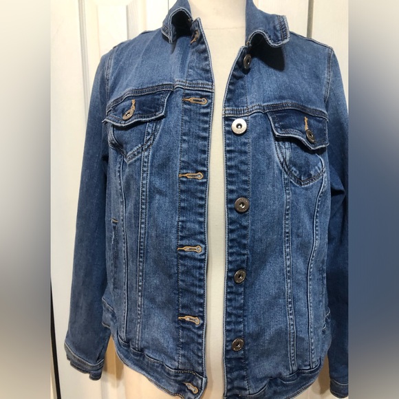 torrid Light Denim Button-Up Short Jean Jacket First at Fit Cut #38 with pockets - Picture 2 of 12
